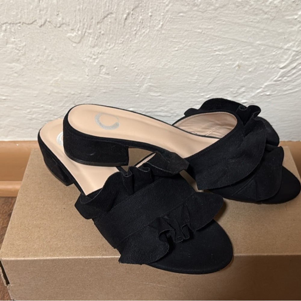 Black Women's Ruffle Slide Sandals